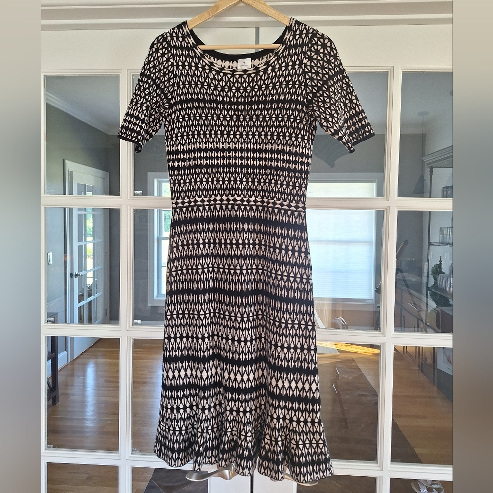 XS Knit Black and White Patterned Dress